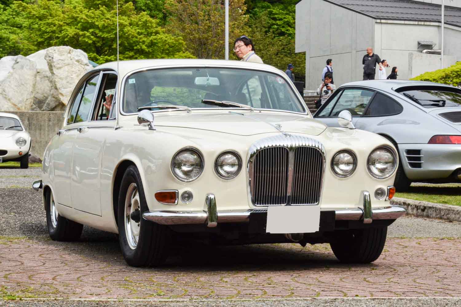 17_AMW_251023_daimler-