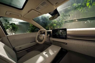 フォルクスワーゲンIDクロス・コンセプト：バニラチャイと呼ばれる温かみのあるベージュのインテリア