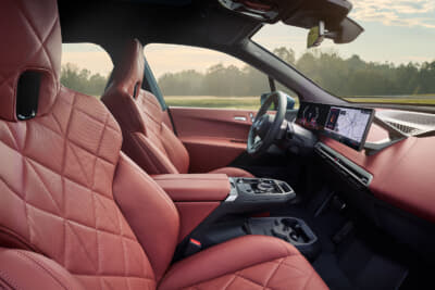 BMW iX:スポーティで優れたサポートを発揮するマルチファンクションシートをフロントに