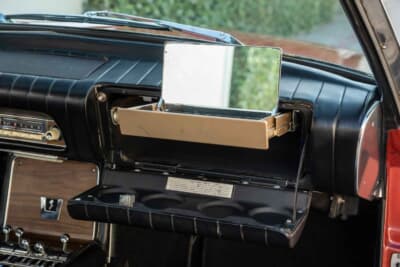 4万7600ドル（邦貨換算約705万円）で現在も販売中のスチュードベーカー「アヴァンティR2」（C）Courtesy of RM Sotheby's