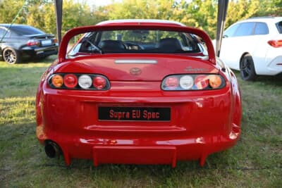 カズ・レーザーみたいな全身赤のトヨタ・80スープラです