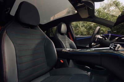 メルセデス・ベンツGLC：オプションのスカイコントロールパノラミックルーフは９分割の調光式断熱性積層ガラスを採用