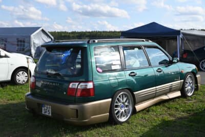 フォレスターのペタペタ着地ローダウンスタイルは、ライスブレンネンならではかもしれません