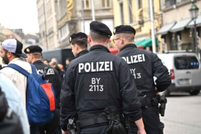 頼もしいドイツ警察の警官。スマートでカッコいいですね