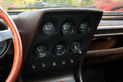 200万ドル〜250万ドル(邦貨換算約2億9436万円〜3億6795万円)で現在も販売中のランボルギーニ「P400ミウラ」(C)Courtesy of RM Sotheby's