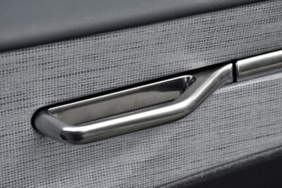 EX30 Ultra Twin Motor Performance:ドアハンドルはアルミ製。質感が高い