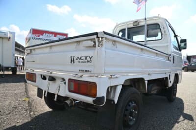 珍しいですね、ホンダ・アクティトラックです