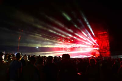 深夜のDJイベント。レースもイベントも最高潮に盛り上がります