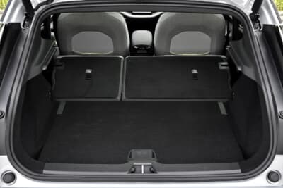 EX30 Ultra Twin Motor Performance:後席のシートバックは6:4分割可倒式