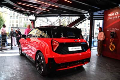 新型ジョン・クーパー・ワークスを展示したミニ・ブース