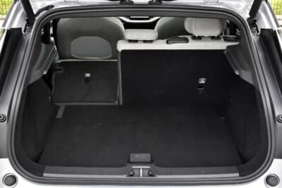 EX30 Ultra Twin Motor Performance:後席のシートバックは6:4分割可倒式