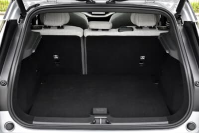 EX30 Ultra Twin Motor Performance:後席のシートバックは6:4分割可倒式