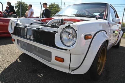 こちらはトヨタ・スターレットでしょうか。TRDのボディデカールが誇らしげ