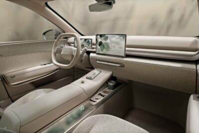 フォルクスワーゲンIDクロス・コンセプト：11インチデジタルメーターと13インチインフォテインメントシステムセンタータッチディスプレイを配置