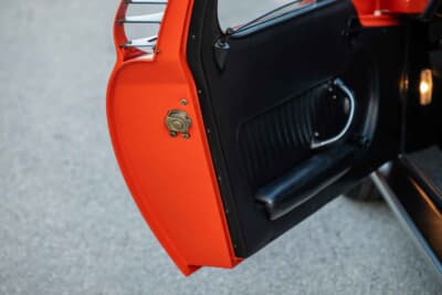 200万ドル〜250万ドル(邦貨換算約2億9436万円〜3億6795万円)で現在も販売中のランボルギーニ「P400ミウラ」(C)Courtesy of RM Sotheby's