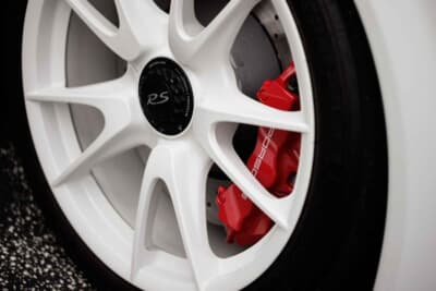 107万7500ドル(邦貨換算約1億5859万円)で落札されたポルシェ「911 GT3 RS 4.0」(C)Courtesy of RM Sotheby's