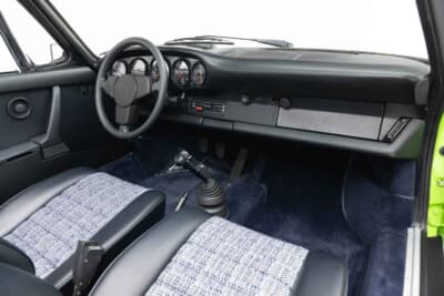 30万2000ドル(邦貨換算約4450万円)で落札されたポルシェ「911カレラ 2.7タルガ」(C)Courtesy of RM Sotheby's