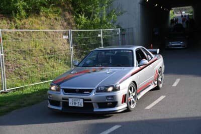 NISMOカラーの正統派R34は大宮ナンバー。FRの基準車もたくさんいます