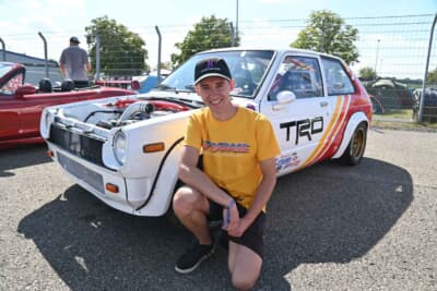 こちらはトヨタ・スターレットでしょうか。TRDのボディデカールが誇らしげ