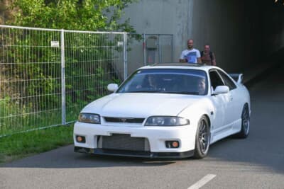 コンディション良さそうなR33ですね