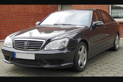 1998年に4代目Sクラス/W220型が登場。2005年まで生産された