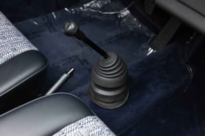 30万2000ドル(邦貨換算約4450万円)で落札されたポルシェ「911カレラ 2.7タルガ」(C)Courtesy of RM Sotheby's