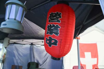 屋台の提灯は定番人気のひとつ