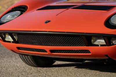 200万ドル〜250万ドル(邦貨換算約2億9436万円〜3億6795万円)で現在も販売中のランボルギーニ「P400ミウラ」(C)Courtesy of RM Sotheby's