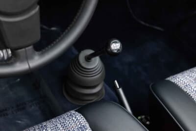 30万2000ドル(邦貨換算約4450万円)で落札されたポルシェ「911カレラ 2.7タルガ」(C)Courtesy of RM Sotheby's