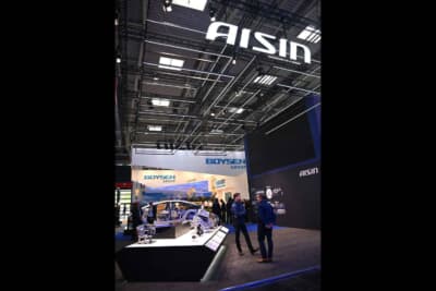 日本からは部品サプライヤーが気を吐いて出展。こちらアイシンさんです