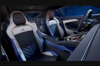 アストンマーティンDB12S:ダイナミックなサポートとフィット感を組み合わせたスポーツプラスシート