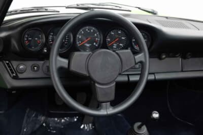 30万2000ドル(邦貨換算約4450万円)で落札されたポルシェ「911カレラ 2.7タルガ」(C)Courtesy of RM Sotheby's