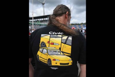 非公式Tシャツでしょうけれど、色味といい決まってますね