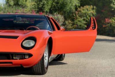 200万ドル〜250万ドル(邦貨換算約2億9436万円〜3億6795万円)で現在も販売中のランボルギーニ「P400ミウラ」(C)Courtesy of RM Sotheby's