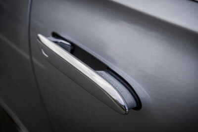 2020年に登場した7代目Sクラス/W223型(現行型)のポップアップタイプのシームレスドアハンドル
