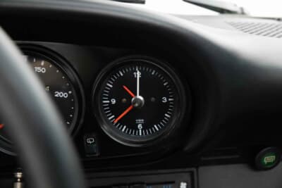 30万2000ドル(邦貨換算約4450万円)で落札されたポルシェ「911カレラ 2.7タルガ」(C)Courtesy of RM Sotheby's