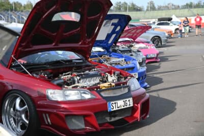 外観だけでなくエンジンルームまでピカピカ仕上げ