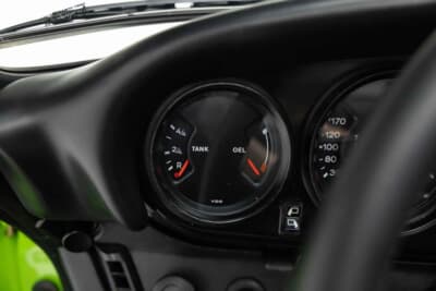 30万2000ドル(邦貨換算約4450万円)で落札されたポルシェ「911カレラ 2.7タルガ」(C)Courtesy of RM Sotheby's