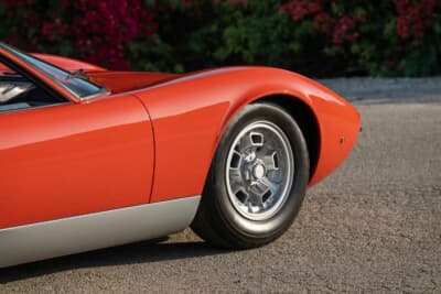 200万ドル〜250万ドル(邦貨換算約2億9436万円〜3億6795万円)で現在も販売中のランボルギーニ「P400ミウラ」(C)Courtesy of RM Sotheby's