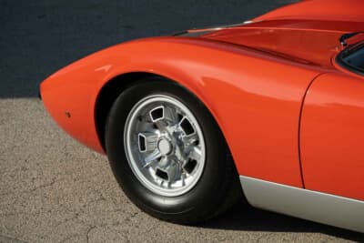 200万ドル〜250万ドル(邦貨換算約2億9436万円〜3億6795万円)で現在も販売中のランボルギーニ「P400ミウラ」(C)Courtesy of RM Sotheby's