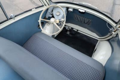 2万1280ドル(邦貨換算約314万円)で落札されたBMW「イセッタ300」C)Bonhams