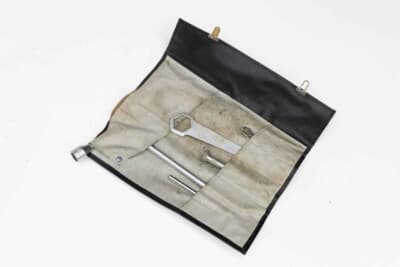 30万2000ドル(邦貨換算約4450万円)で落札されたポルシェ「911カレラ 2.7タルガ」(C)Courtesy of RM Sotheby's