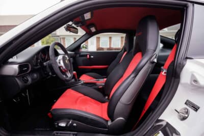 107万7500ドル(邦貨換算約1億5859万円)で落札されたポルシェ「911 GT3 RS 4.0」(C)Courtesy of RM Sotheby's