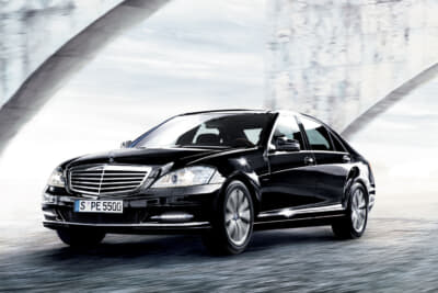 2005年に5代目Sクラス/W221型を発表。生産は2013年まで行なわれた