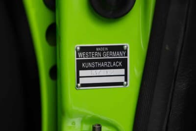 30万2000ドル(邦貨換算約4450万円)で落札されたポルシェ「911カレラ 2.7タルガ」(C)Courtesy of RM Sotheby's