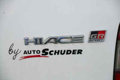 ドイツではGRハイエースが走ってる⁉︎　エンブレムチューンを楽しんでますね