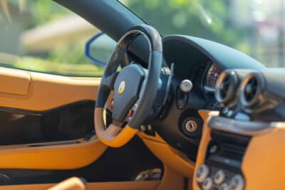 36万8000ドル（邦貨換算約5416万円）で落札されたフェラーリ「599GTBフィオラノ」（C）Courtesy of RM Sotheby's