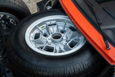 200万ドル〜250万ドル(邦貨換算約2億9436万円〜3億6795万円)で現在も販売中のランボルギーニ「P400ミウラ」(C)Courtesy of RM Sotheby's