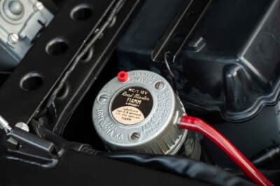 200万ドル〜250万ドル(邦貨換算約2億9436万円〜3億6795万円)で現在も販売中のランボルギーニ「P400ミウラ」(C)Courtesy of RM Sotheby's