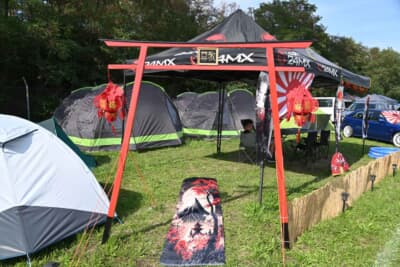 日本の象徴、鳥居です。しっかり朱色